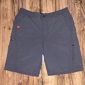 BRAND NEW WITH TAGS Men’s American Outdoor Gear Hiking/Fishing shorts. Large